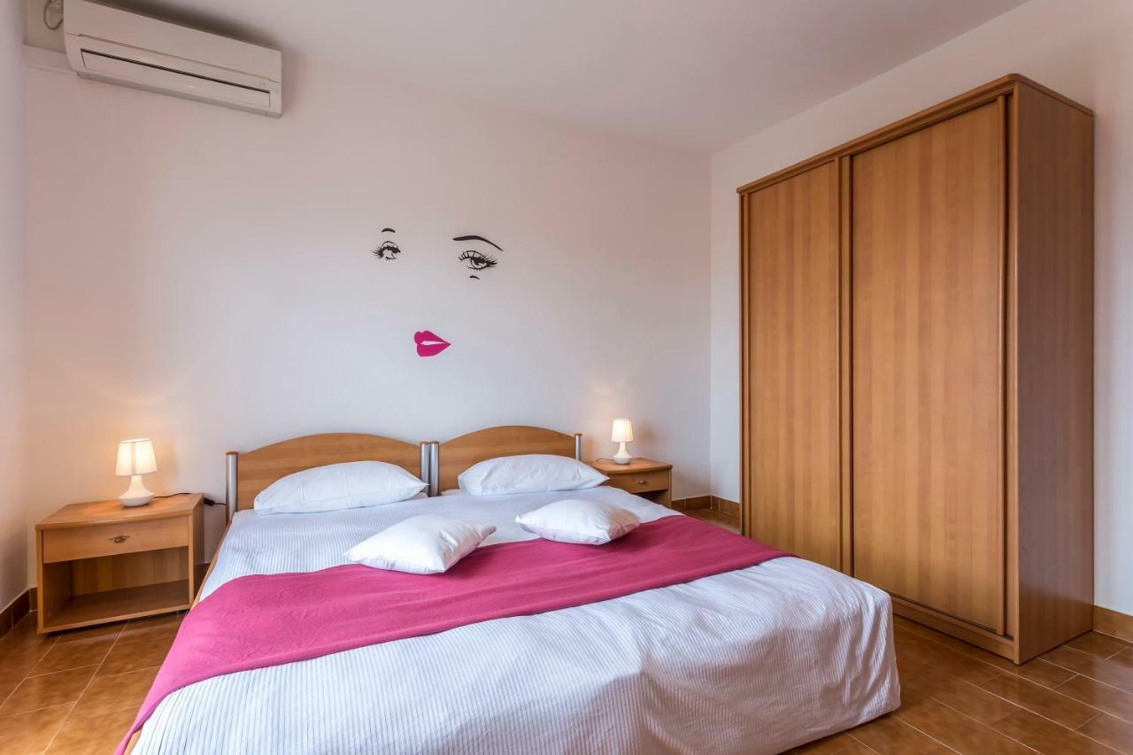 Apartmani Bezma Bol Exterior photo