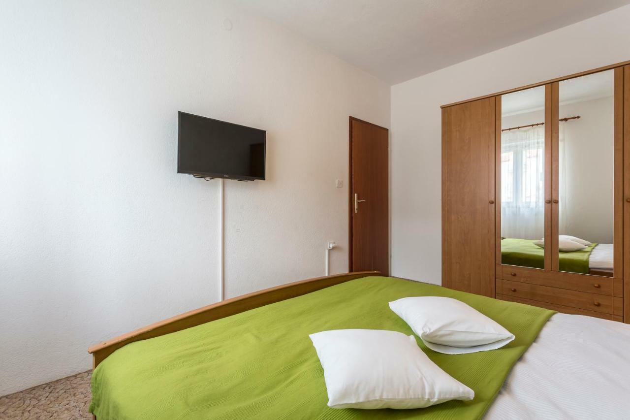 Apartmani Bezma Bol Exterior photo