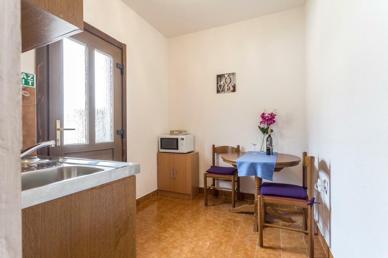 Apartmani Bezma Bol Exterior photo